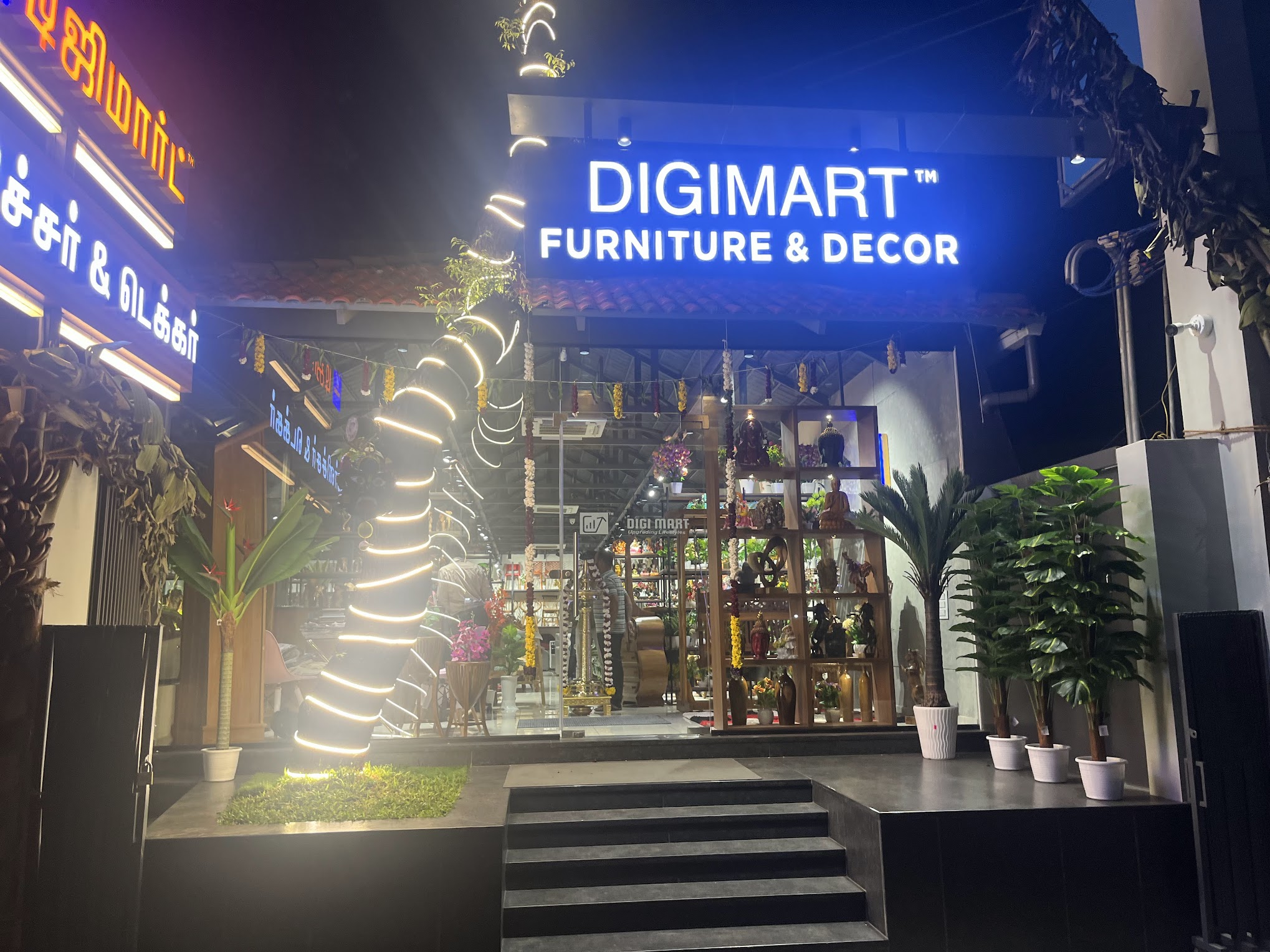 Furniture & Decor Store